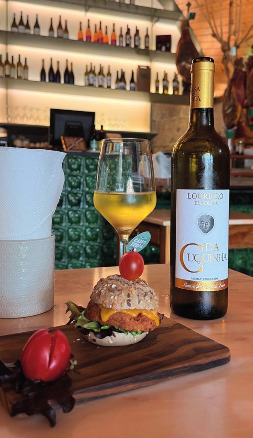 Petisco e Vinho Verde Loureiro em CASA DA TERRA