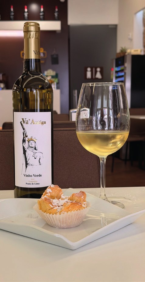 Petisco e Vinho Verde Loureiro em D’ PEPITA Pastelaria