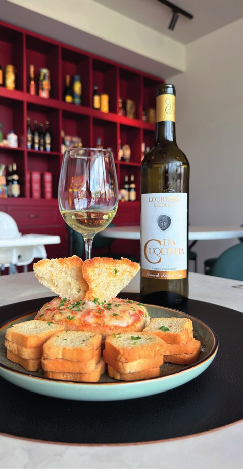 Petisco e Vinho Verde Loureiro em DUBLÊ Café, Brunch & Tapas