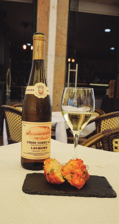 Petisco e Vinho Verde Loureiro em TABERNA DOS GALEGOS
