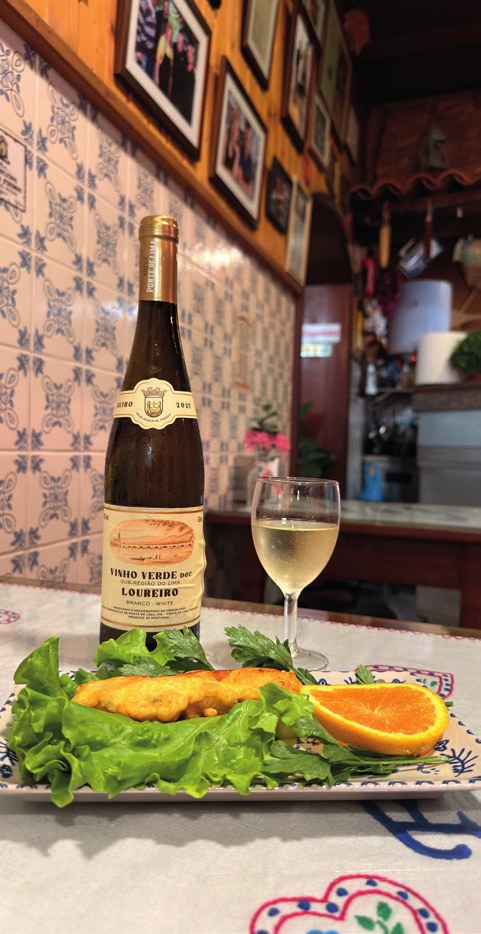 Petisco e Vinho Verde Loureiro em TASCA DAS FODINHAS